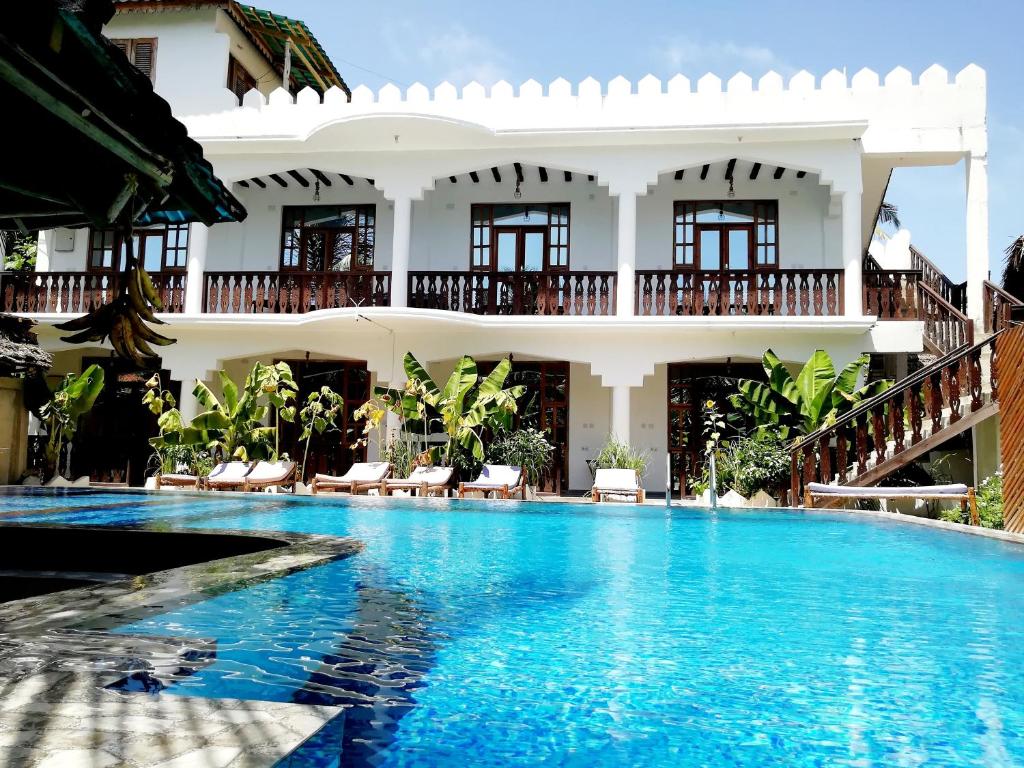 Blue Waves Hotel